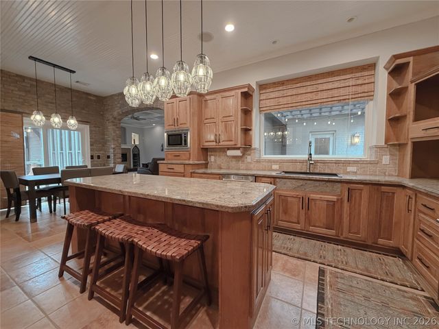 7903 E Galveston Place, Broken Arrow, OK 74014