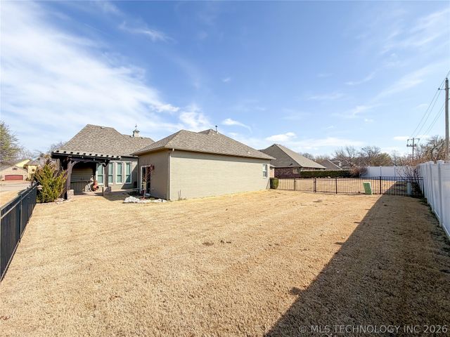 7903 E Galveston Place, Broken Arrow, OK 74014