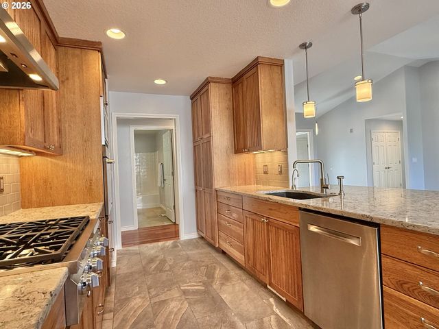 4115 Nw DAHLIA Dr, Camas, WA 98607