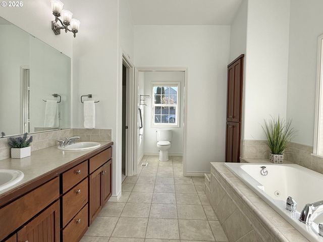 4115 Nw DAHLIA Dr, Camas, WA 98607