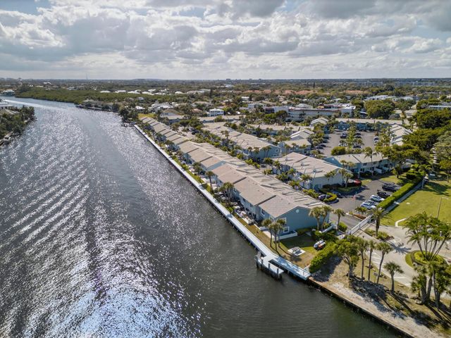 1100 E Jeffrey Street, Boca Raton, FL 33487