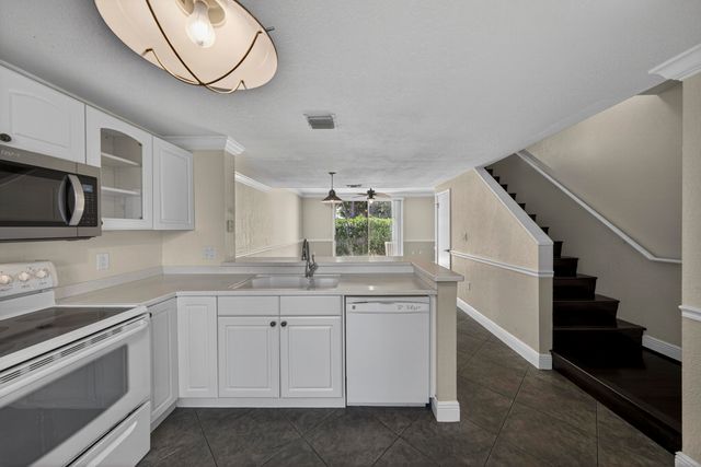 1100 E Jeffrey Street, Boca Raton, FL 33487