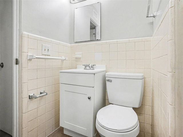 5216 VAN AKEN DRIVE, Orlando, FL 32808