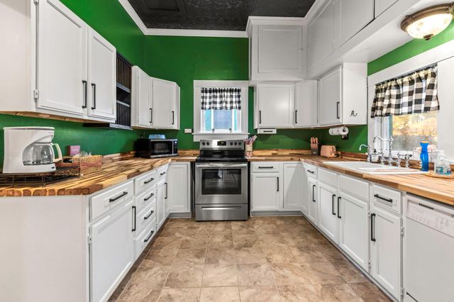 200 Gresham ST, Smithville, TX 78957