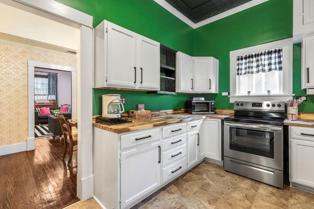 200 Gresham ST, Smithville, TX 78957