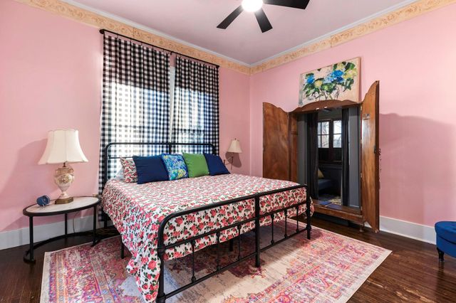 200 Gresham ST, Smithville, TX 78957