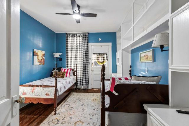 200 Gresham ST, Smithville, TX 78957