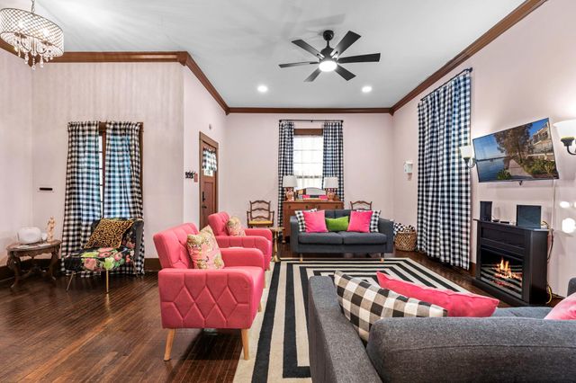 200 Gresham ST, Smithville, TX 78957