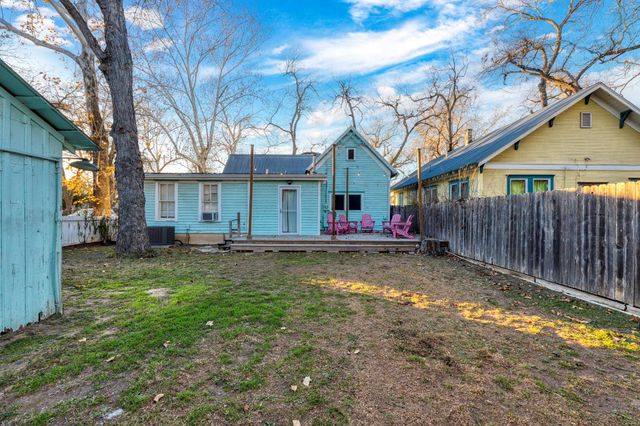 200 Gresham ST, Smithville, TX 78957