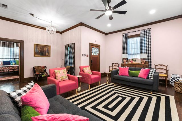 200 Gresham ST, Smithville, TX 78957