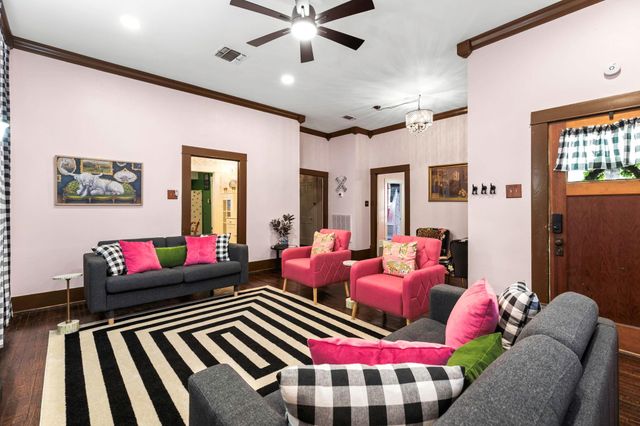 200 Gresham ST, Smithville, TX 78957