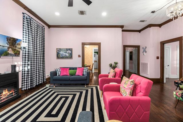 200 Gresham ST, Smithville, TX 78957