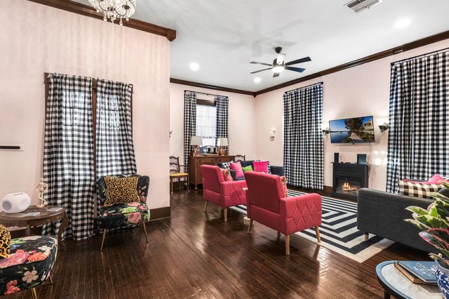 200 Gresham ST, Smithville, TX 78957