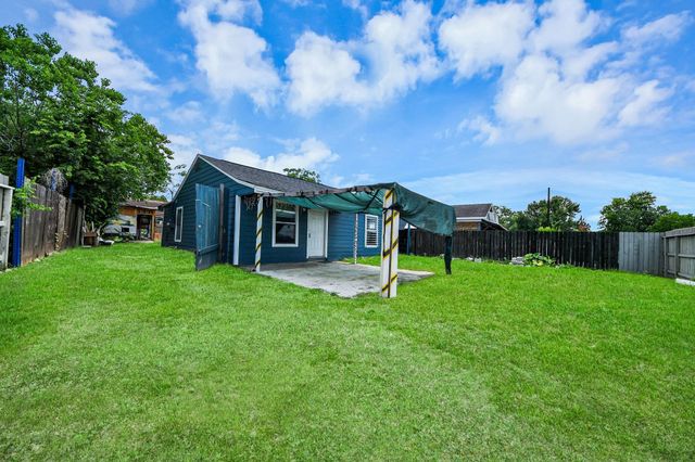 7351 Guadalcanal Road, Houston, TX 77033
