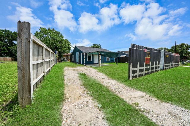 7351 Guadalcanal Road, Houston, TX 77033
