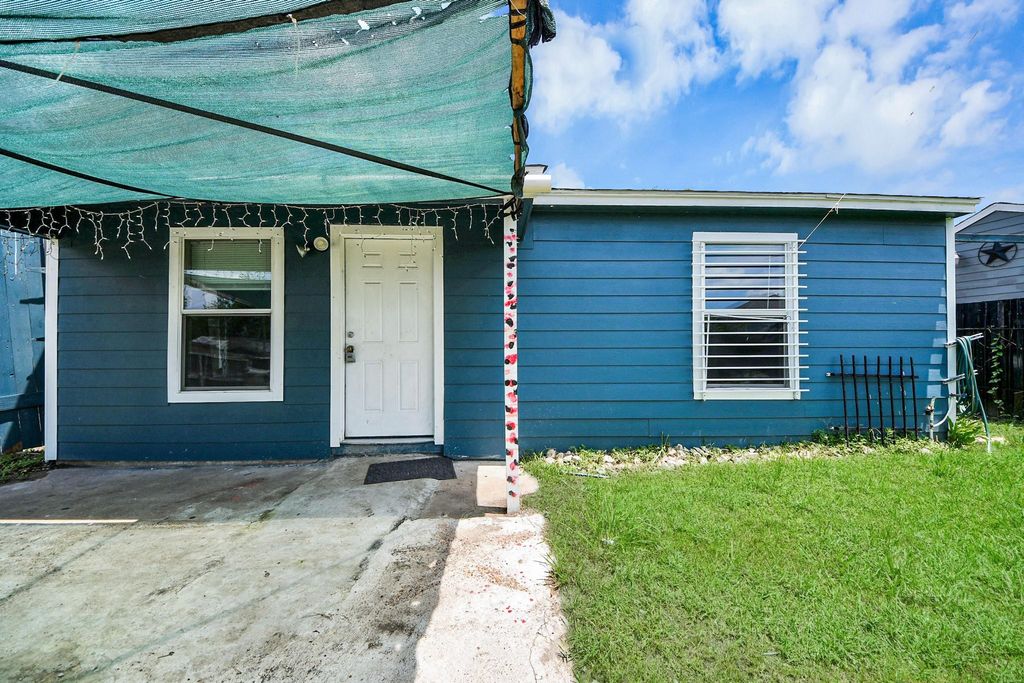 7351 Guadalcanal Road, Houston, TX 77033