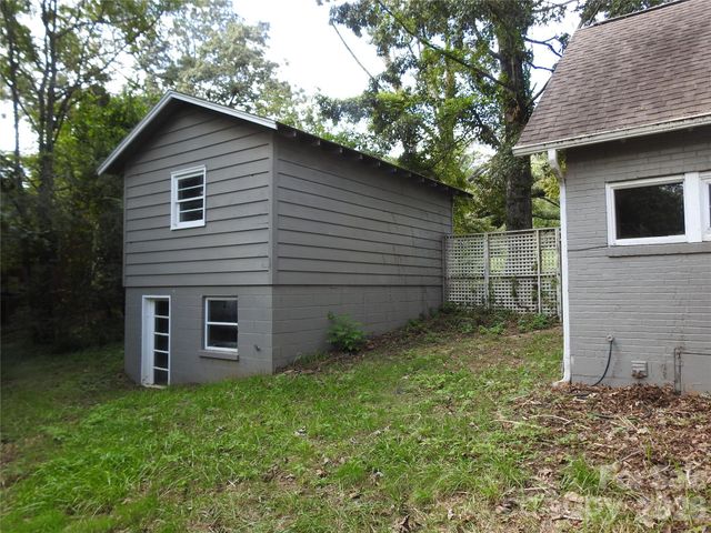 201 Merriman Road, Hendersonville, NC 28791