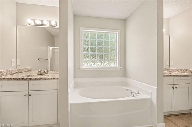 1622 Hawkcrest Lane, Winston-salem, NC 27127