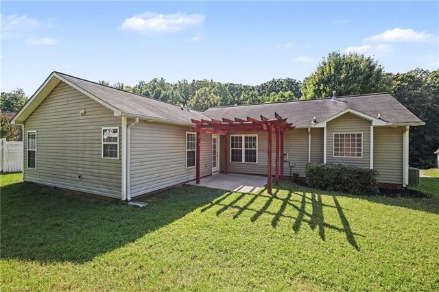 1622 Hawkcrest Lane, Winston-salem, NC 27127