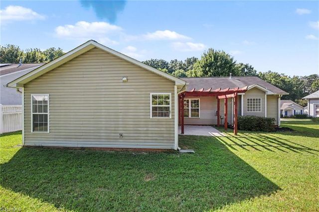 1622 Hawkcrest Lane, Winston-salem, NC 27127
