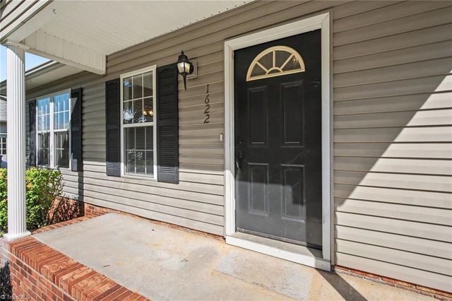 1622 Hawkcrest Lane, Winston-salem, NC 27127