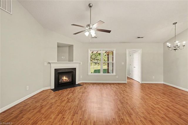 1622 Hawkcrest Lane, Winston-salem, NC 27127