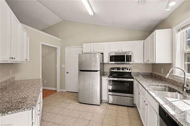 1622 Hawkcrest Lane, Winston-salem, NC 27127