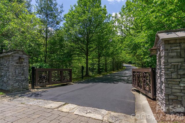 80 Buckhead Trail 27, Horse Shoe, NC 28742