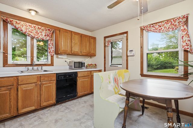 24 Yale Avenue, Middlebury, CT 06762