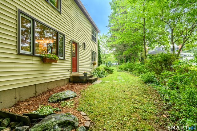 24 Yale Avenue, Middlebury, CT 06762