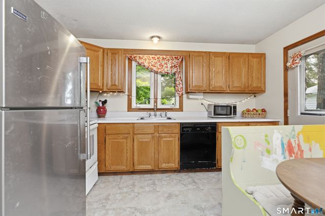 24 Yale Avenue, Middlebury, CT 06762