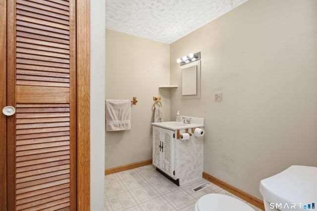 24 Yale Avenue, Middlebury, CT 06762
