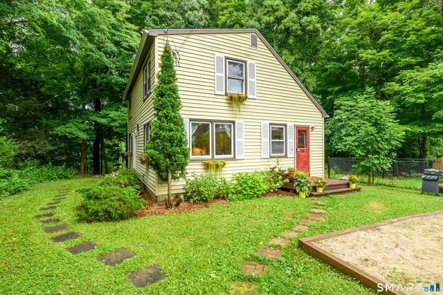 24 Yale Avenue, Middlebury, CT 06762