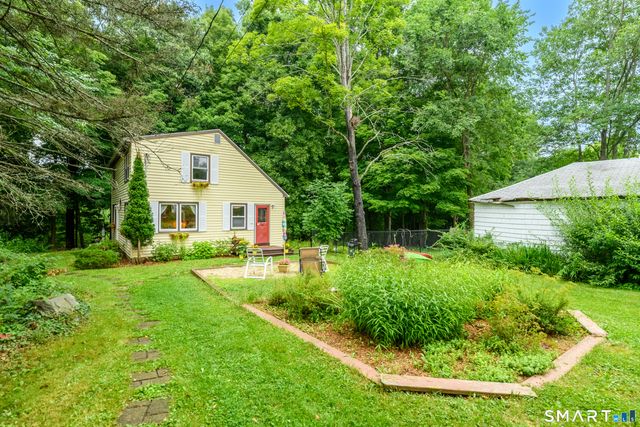 24 Yale Avenue, Middlebury, CT 06762