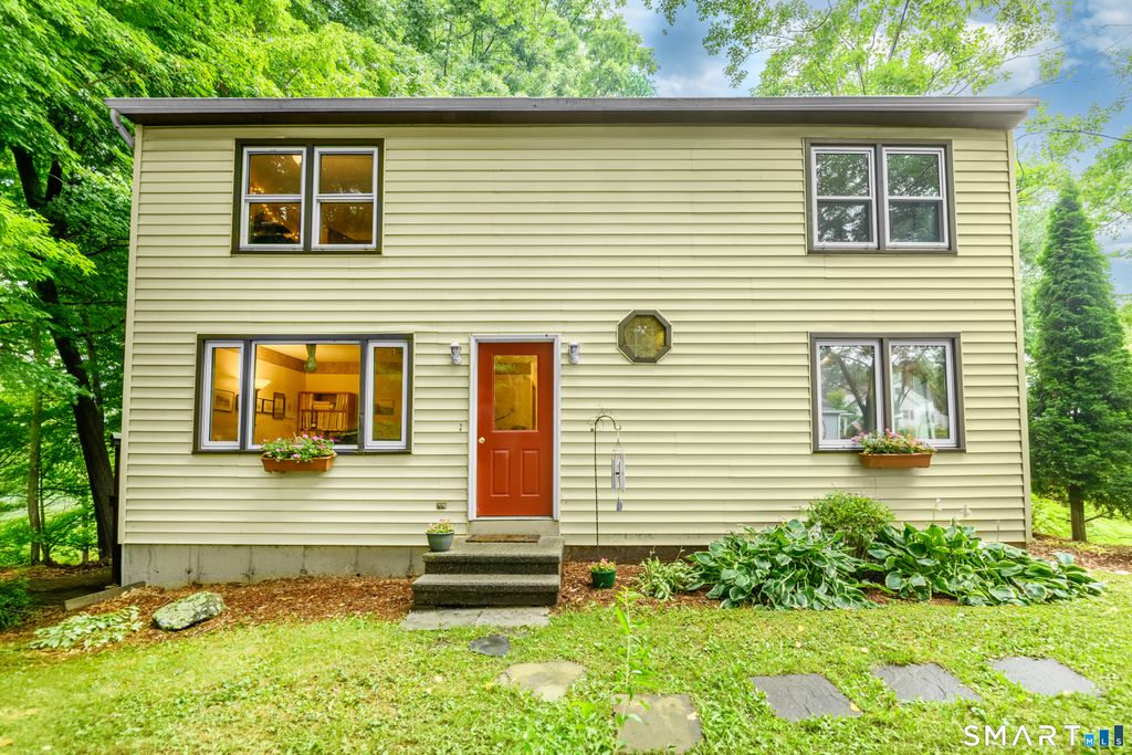 24 Yale Avenue, Middlebury, CT 06762