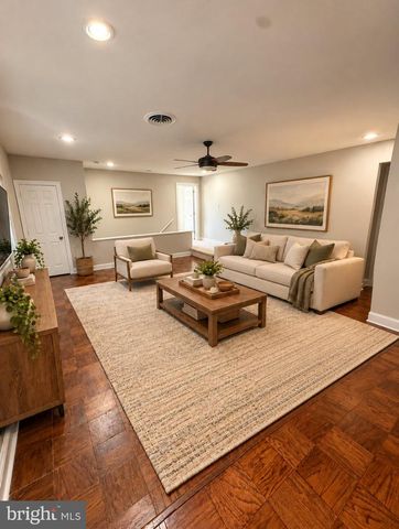 701 YARDLEY CMNS CMNS, Yardley, PA 19067