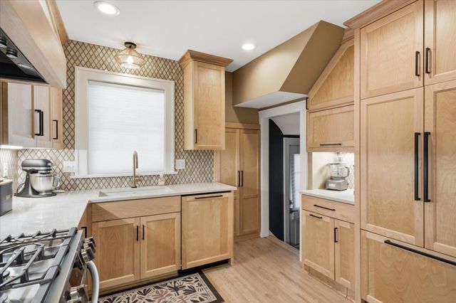 4653 Clinton Avenue, Minneapolis, MN 55419