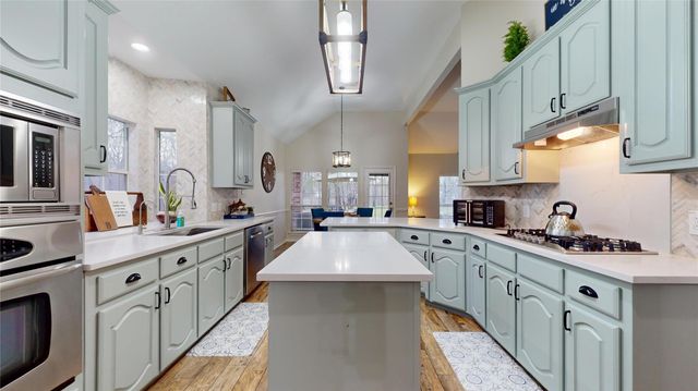 30427 W Legends Trail Drive, Spring, TX 77386