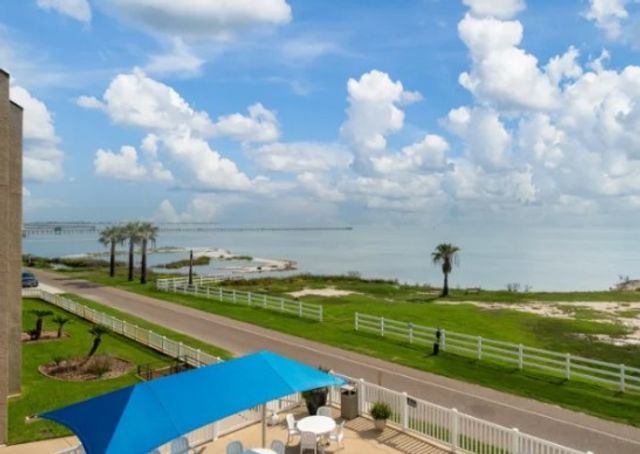 1021 S Water St 121, Rockport, TX 78382