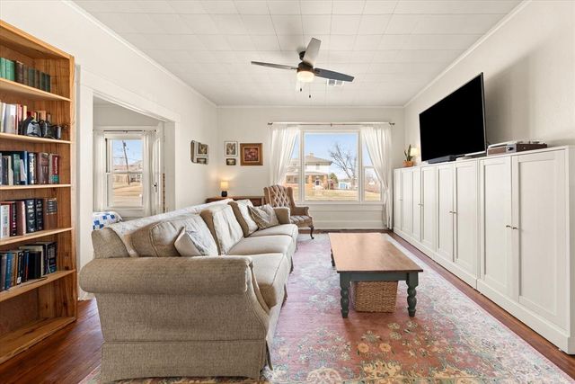 1123 E Oklahoma Avenue, Guthrie, OK 73044