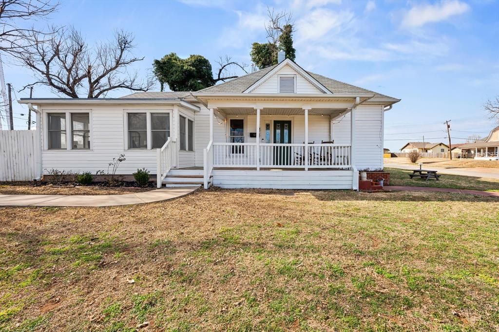 1123 E Oklahoma Avenue, Guthrie, OK 73044