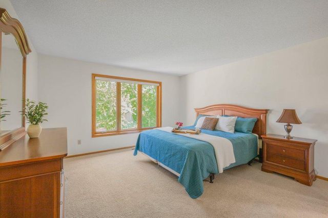9915 29th Avenue N, Plymouth, MN 55441