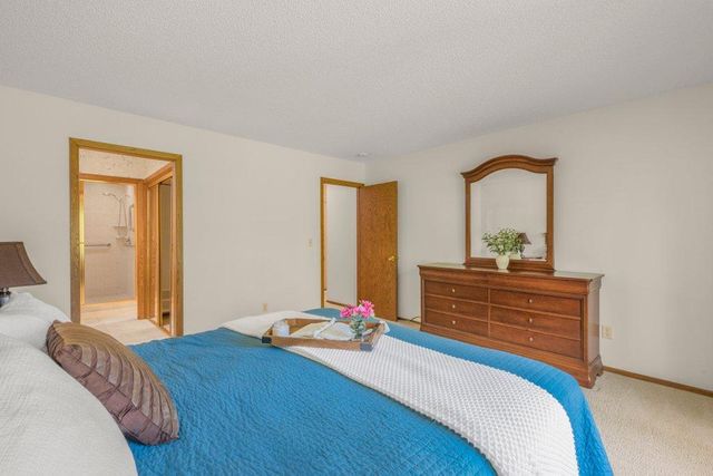 9915 29th Avenue N, Plymouth, MN 55441