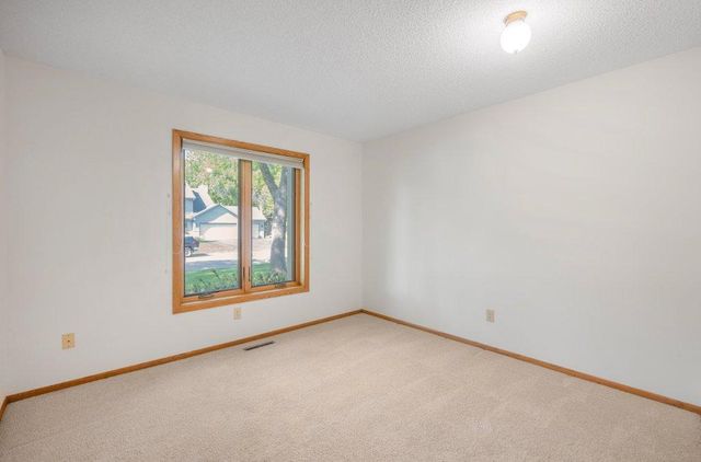 9915 29th Avenue N, Plymouth, MN 55441