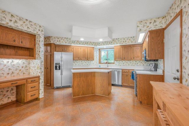 9915 29th Avenue N, Plymouth, MN 55441