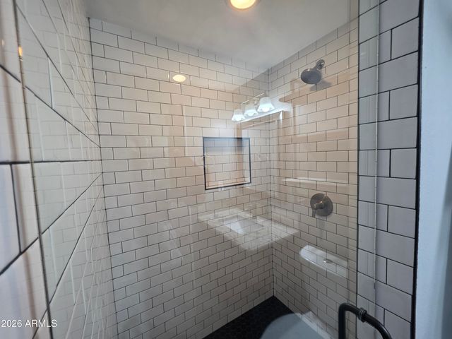 1812 E WHITTON Avenue, Phoenix, AZ 85016
