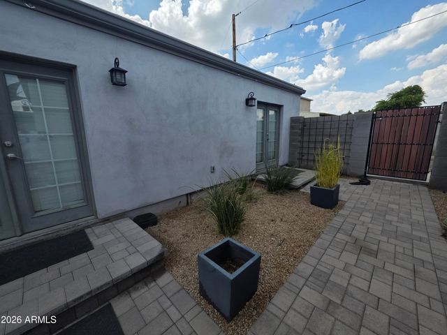 1812 E WHITTON Avenue, Phoenix, AZ 85016