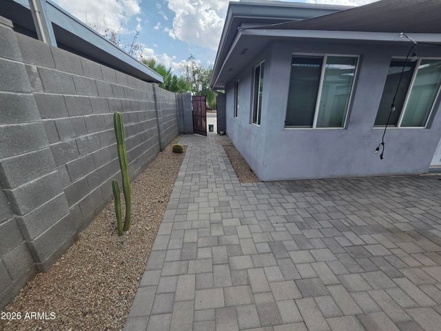 1812 E WHITTON Avenue, Phoenix, AZ 85016