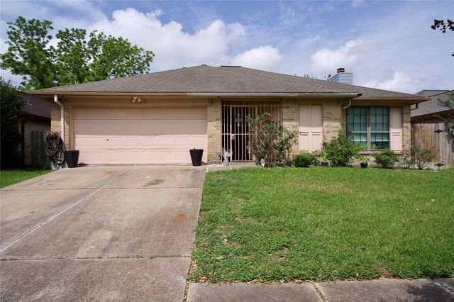 7018 Lost Thicket Drive, Houston, TX 77085