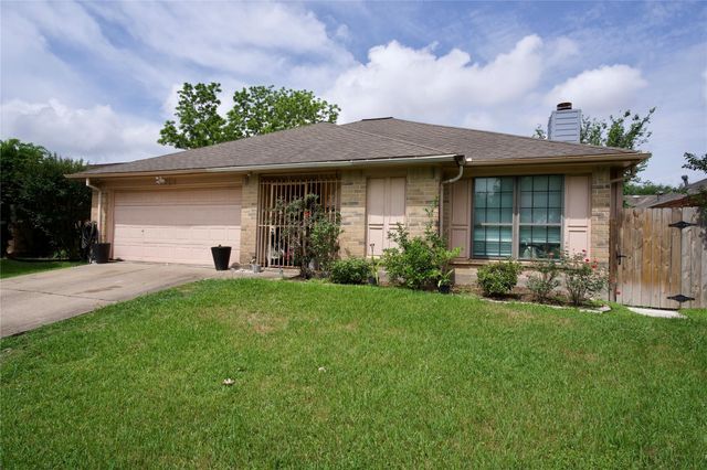 7018 Lost Thicket Drive, Houston, TX 77085